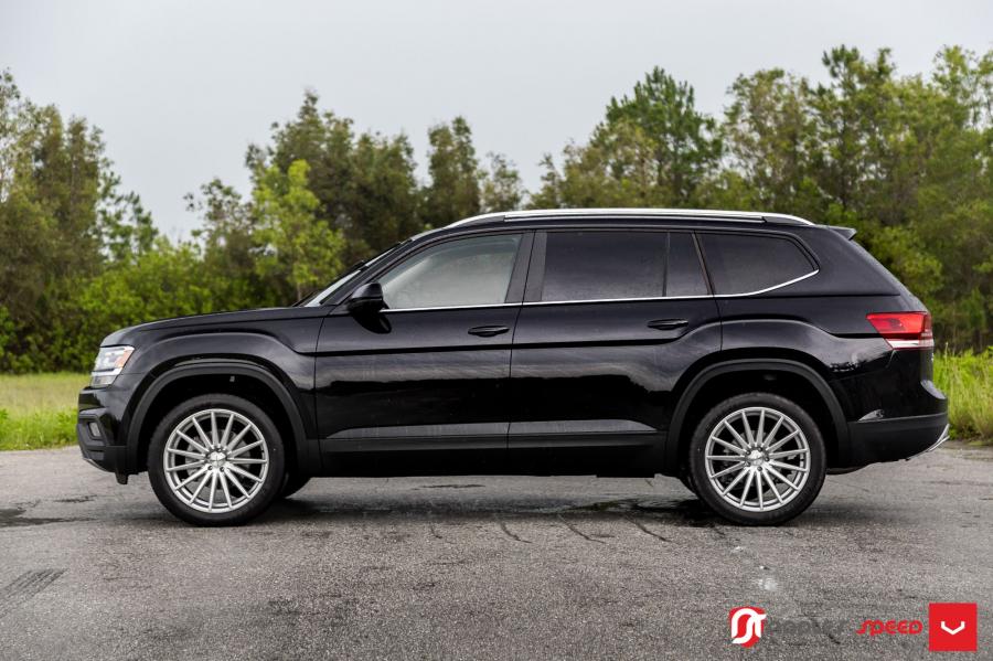  Volkswagen Atlas V6 4Motion on Vossen Wheels (VFS2) 2017 года  (фото 2 из 18)